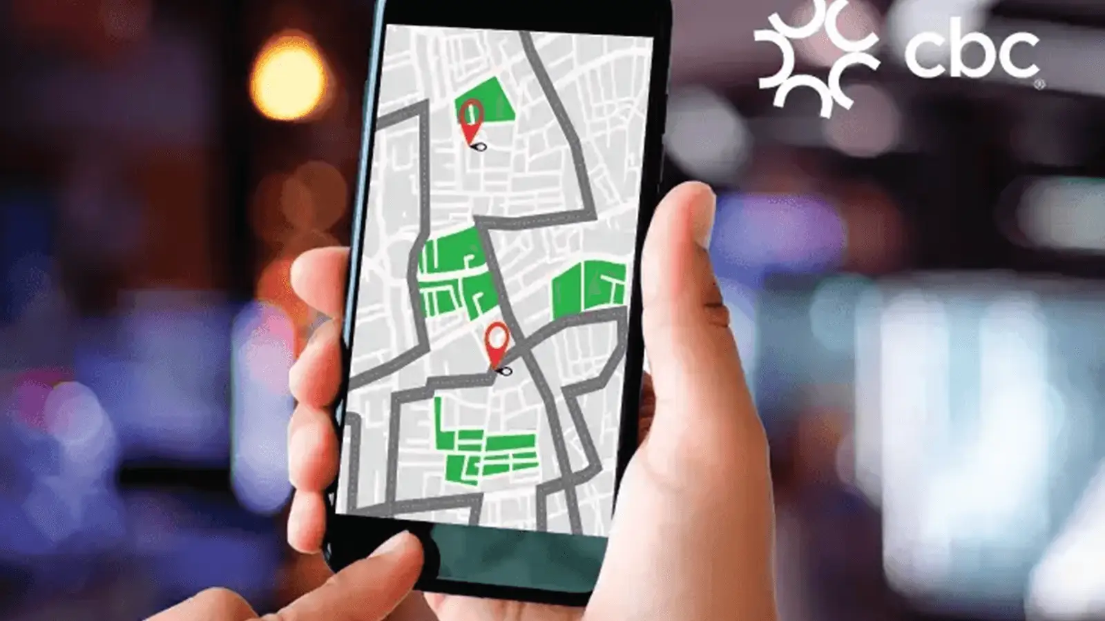 Joven de IASA utilizando tecnología de Inveligent para mejorar procesos logísticos