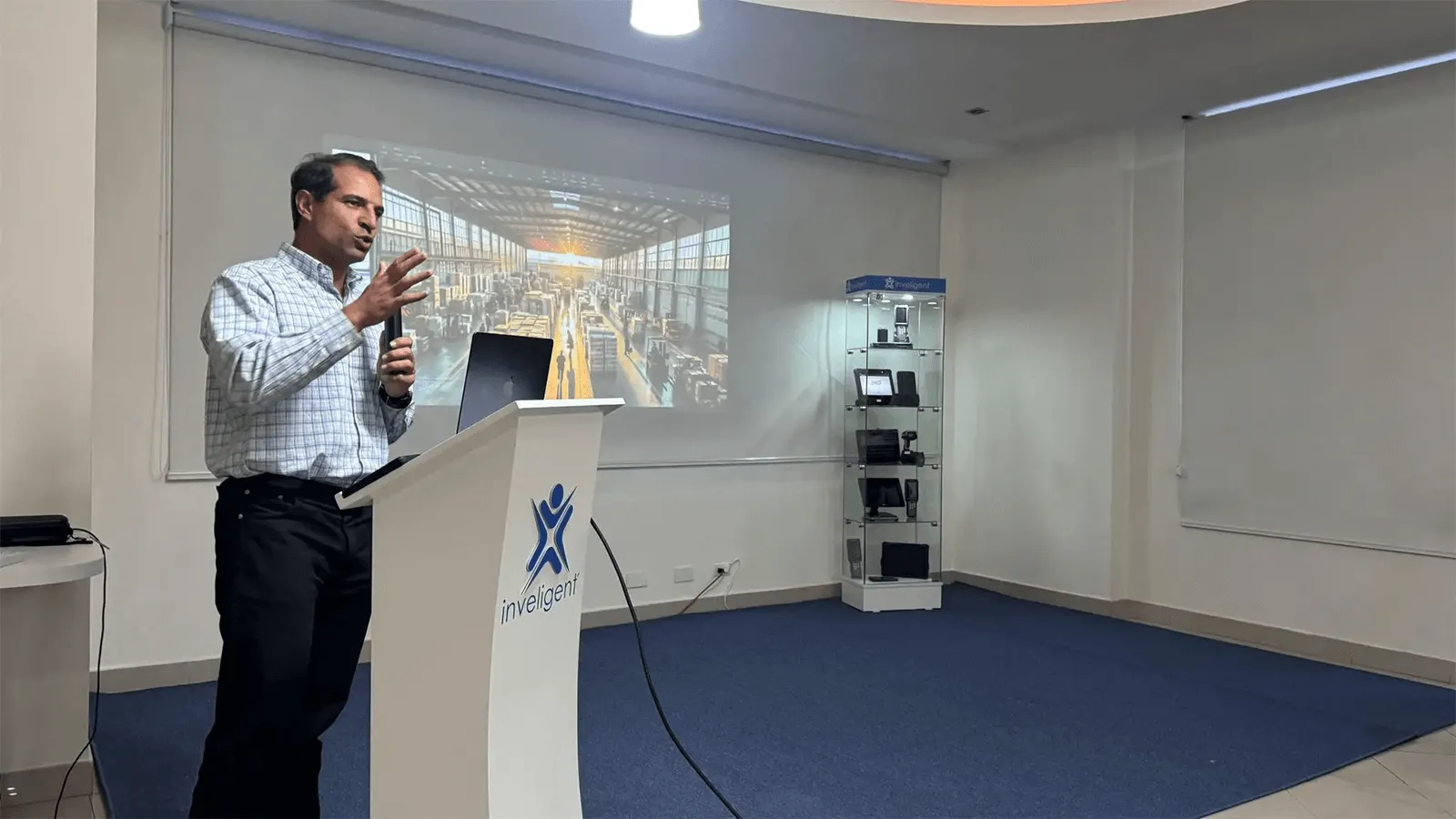 Apertura de nuevas oficinas en Guayaquil, inaugurando el nuevo espacio de trabajo